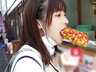 ハメ撮り はみ出る陰毛がそそる。未処理ナチュラルおマンコJK。モチスベ美肌が眩しい！！韓国好きイマドキ女と韓流デート。ズンズン奥まで届くピストンに思考停止寸前